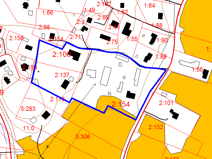 Tomt 3 är bebyggd med egnahemshus och garage, och till resterade del består tomten av skogsmark.