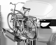 Förvaring 63 Fäst pedalarmen genom att skruva åt fästskruven på pedalarmsfästet. horisontellt. Detta kan leda till skador på cykelhjulen som orsakas av varma avgaser.
