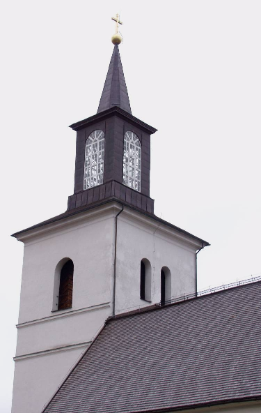 erhöll kyrkan i huvudsak under 1700-talet. Stommen innefattar dock delar av den äldre kan, nämligen murar i söder och väster, betydligt tjockare än övriga.