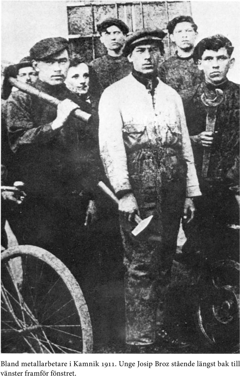 Unge Josip Broz stående