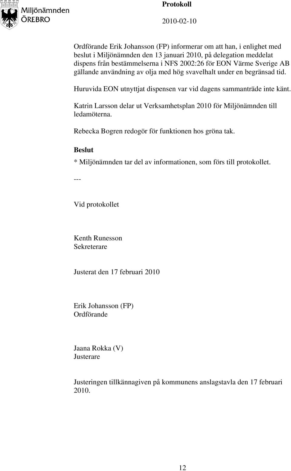 Katrin Larsson delar ut Verksamhetsplan 2010 för Miljönämnden till ledamöterna. Rebecka Bogren redogör för funktionen hos gröna tak.