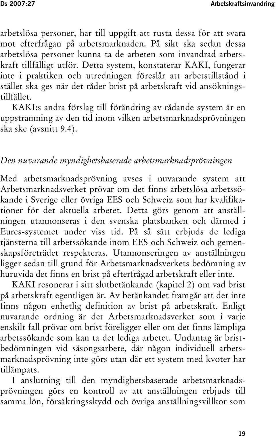 Detta system, konstaterar KAKI, fungerar inte i praktiken och utredningen föreslår att arbetstillstånd i stället ska ges när det råder brist på arbetskraft vid ansökningstillfället.