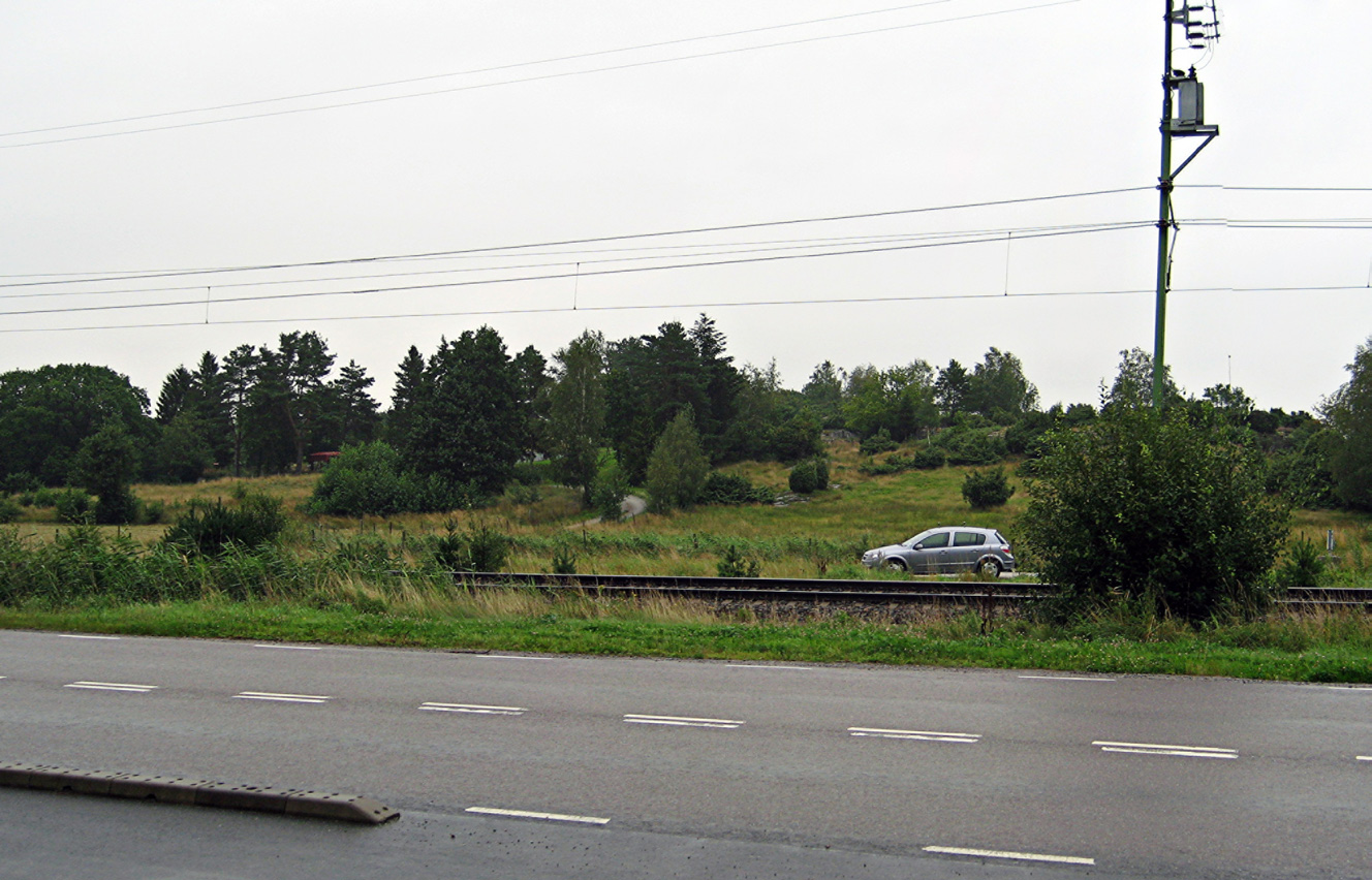 Vy mot öst Gator och Trafik En tillfartsväg från Lv 160 matar området i norr och i söder via enskilda vägar.