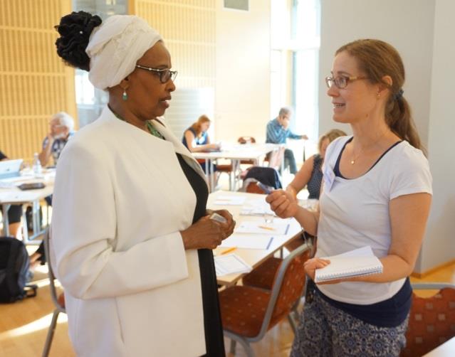 Delningsekonomi i teori och praktik Erik Rosell, universitetslektor i företagsekonomi vid Linnéuniversitetet, inledde sitt föredrag om delningsekonomi med att poängtera att vi alltid har delat på