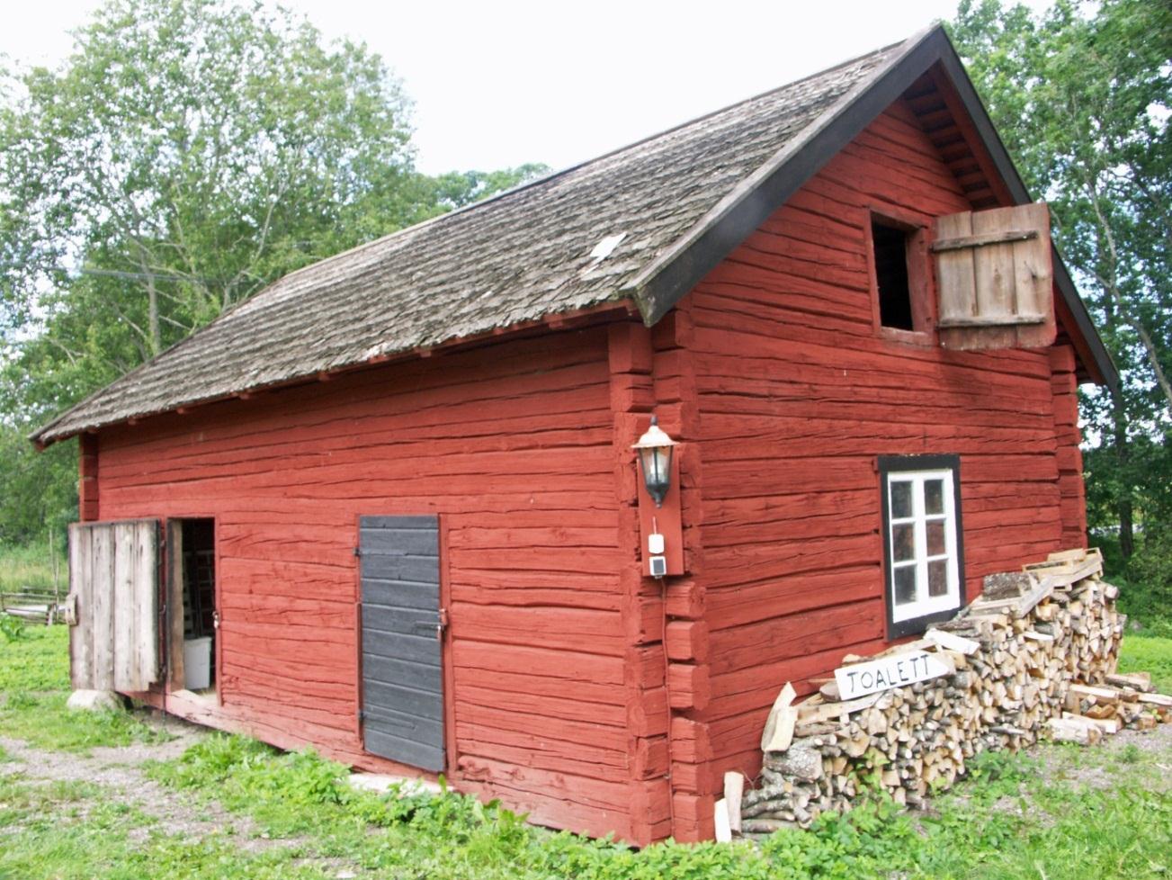 Gaveln mot SV och långsidan mot SO
