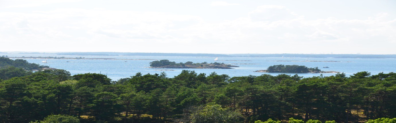 något fler båtar än förra året. Liksom förra året gick det med några undantag bra, det fordrades lite omflyttningar på några ställen bl.a. p.g.a. att en del medlemmar inte nöjer sig med normalstora båtar utan byter till längre och bredare historier och andra vill ha båtarna inomhus i skjul.