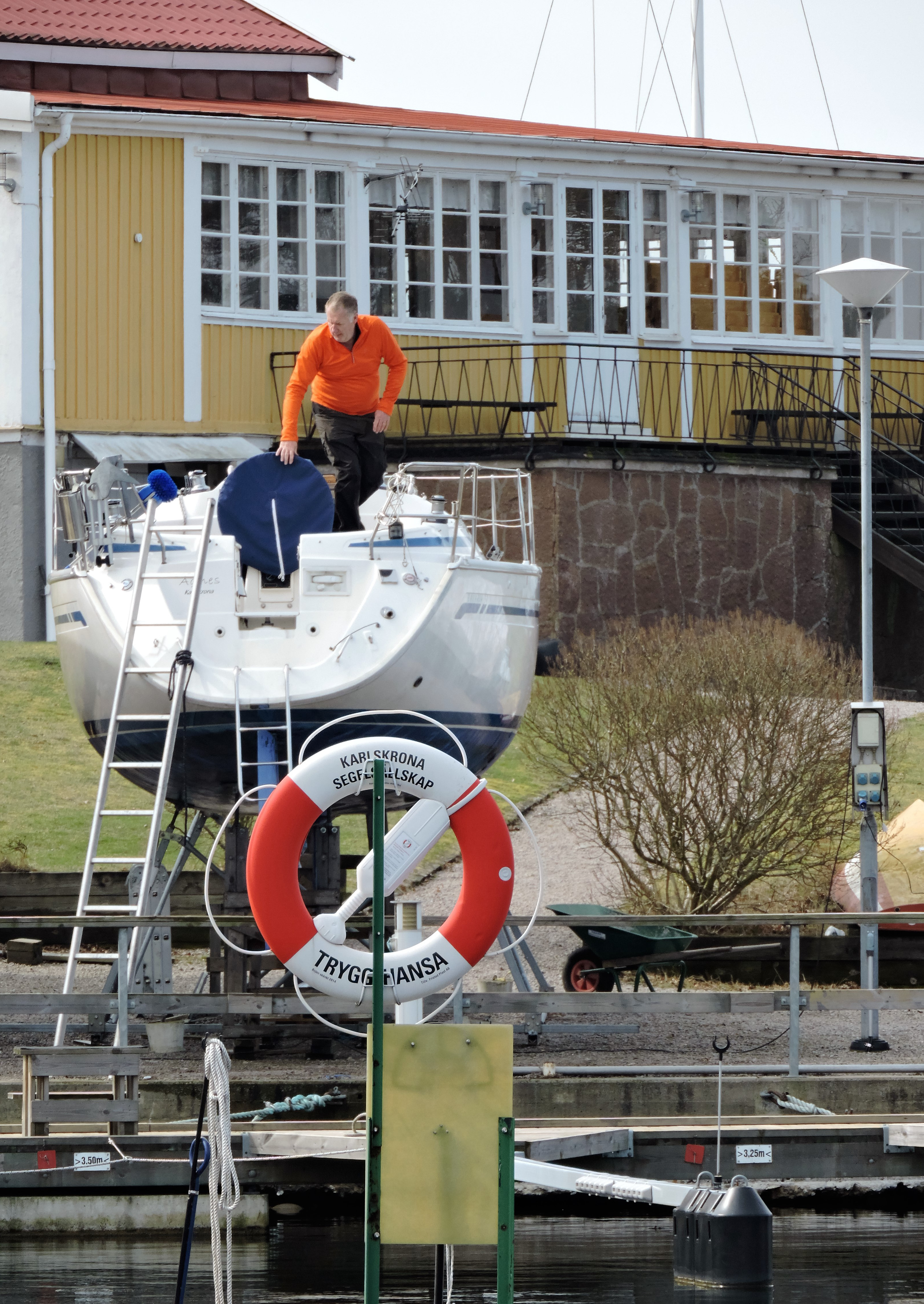 Utkiken Karlskrona Segelsällskaps medlemsblad...!!!! n ge ing n å dn g r i t å b :e eb 6 3 w om s Nu Årgång 36 nr 1 I detta nummer.