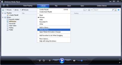 Windows Media Player v11 på Windows XP Ställa in för nätverksdelning I Windows Media Player väljer du Library (Bibliotek) på menyn och väljer sedan Media sharing (Mediedelning).