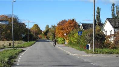 - Programhandling för del av Villberga-Mälby 1:4, Grillby - 13(14) Foto taget på Stora gatan västerut.