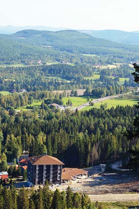 BERGSHOTELLET i Järvsö Nästan mitt i Sverige, invid den mäktiga Ljusnan, breder Järvsö ut sig. Här sjuder det av entreprenörs anda och hjälpsamma människor som månar om varje besökare.