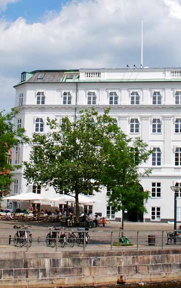 Rådssekretariatet ligger i samma lokaler som Nordiska ministerrådet och Nordiska kulturfonden i centrala Köpenhamn. Där finns 15 anställda från de olika nordiska länderna.
