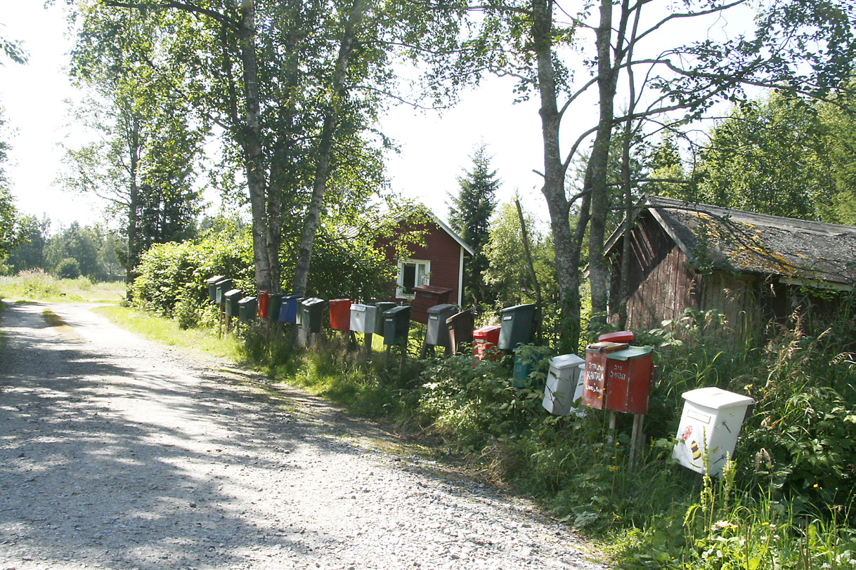 Många små byar blir en stor by Byaverksamhet i Finland arrangerar i samarbete med de regionala byaföreningarna och byarna en Öppna byarnas dag den 6 juni 2015.