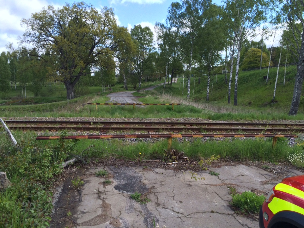 2015-05-20 Bron vid Jenny Ytterligare ett alternativ finns om det skulle vara så stoppet på in-och utfartsleden beror på att bron mellan Jenny och Gravrösen av någon anledning inte är farbar, då