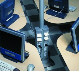 4-serien Kapacitet Tack vare konstruktionen med de separata uttagsboxarna har 4-serien mycket stor kabel- och uttagskapacitet.