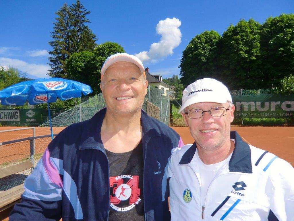 . Vi glädjer oss med Dig, Sophie! ***** Nu över till de internationella tävlingarna. Förberedelserna pågår för fullt för Wimbledon. I bl a Queens tävlas det på gräs.