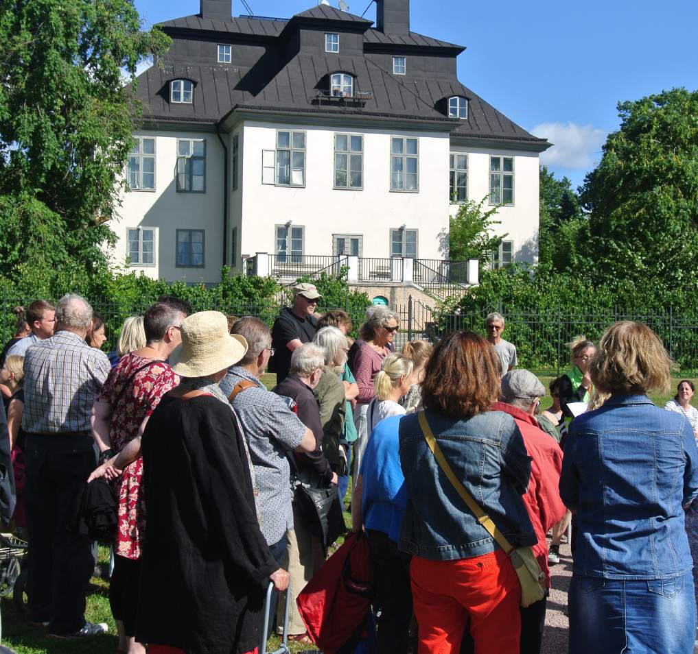 Evenemang Enligt sociotophandboken ska en evenemangsplats vara minst 0.5 ha och användas för evenemang inom teater, musik, festival eller motion.