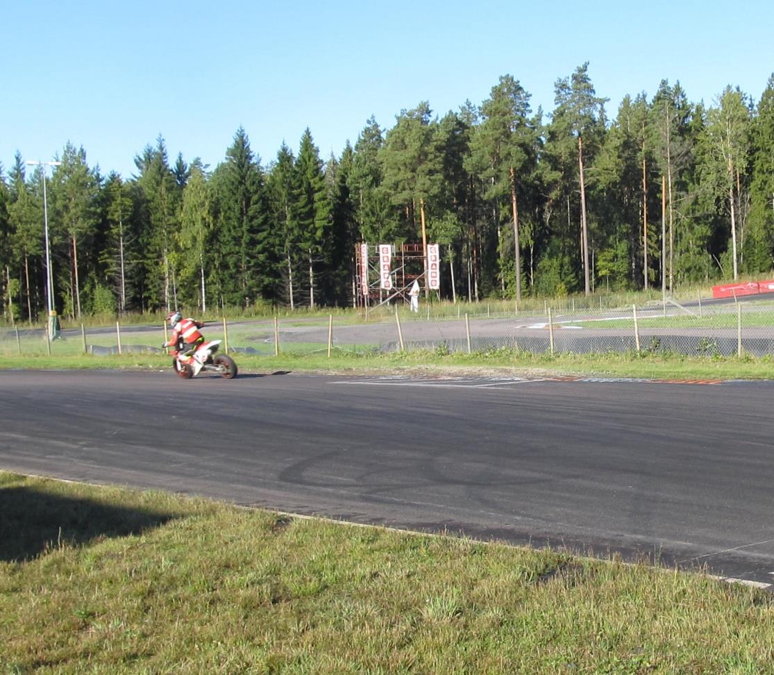 SUPERMOTO(supermotard) Referensljudnivå = 101 dba Supermoto kör på samma bana som