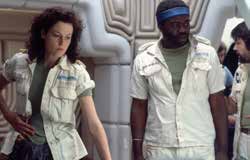 2/3 Alien Skräck Science fiction Engelskt tal/otextad Från 15 år Ridley Scott USA/Storbritannien, 1979 117 min AlienX2 Med orden I rymden kan ingen höra dig skrika marknadsfördes Alien och aldrig har