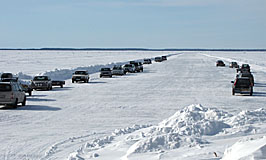 Isvägarna Å, vilken vinter vi har, och har haft. Tänk att som alla de som bor på fastlandet kan ta bilen in till affären eller Kulturens Hus och kolla konstutställningar.