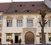 Sibiu - Tânăr din 1191 15 un simbol al burgului. Are acest nume deoarece în imediata apropiere a turnului se afla vechea primărie a oraşului, menţionată în documentele de la 1324.