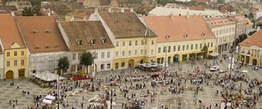 Sibiu - Tânăr din 1191 33 septembrie Târgul Olarilor Sunt prezenţi meşteri olari din întreaga ţară, reprezentanţi ai celor mai renumite centre de olărit din România.