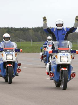 TRAFIKSÄKERHETSARBETET FORTS. Det finns ett starkt samband mellan brottslig verksamhet och trafik då fordon ofta används i samband med brottslig verksamhet.