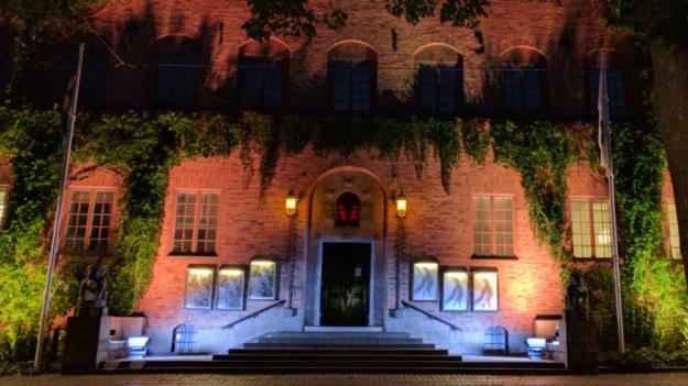 Reportage Foto: James Anderson/White Röhsska museet Välkommen till Röhsska museet. Vår anrika byggnad befinner sig mitt i centrala Göteborg, i korsningen Avenyn/Vasagatan.