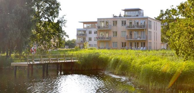 Gestaltning Kvarter Stenstadskaraktär mot huvudgatan, friare mot parken!