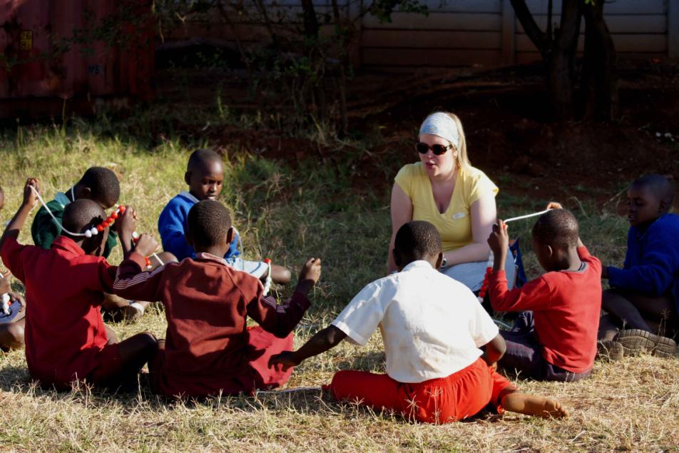 2 Verksamheten i Zimbabwe I slutet av år 2011 deltog i programmet 392 barn, 241 flickor och 151 pojkar. De fördelade sig på olika skolnivåer på följande sätt: lågstadiet (Grade 1-7) 221 st.