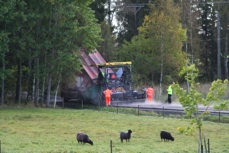 Jäla är det koppar- och luftburna telefonnätet intakt i hela socknen. Telemast för mobil telefoni och bredband finns placerad i Rukeskogen Det finns idag ingen affär i Jäla, den sista lades ner 1989.