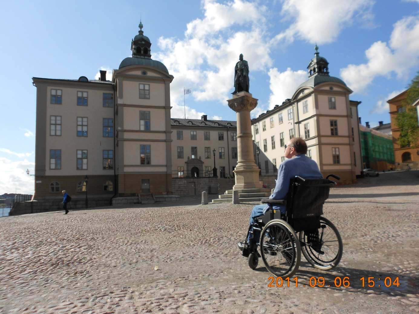 Leif Magnusson presenterar och läser ur sin nya roman Attack på nämndemän Övergrepp i rättssak En spänningsroman om att vara nämndeman i Sverige Lagtexter och information som bilagor.