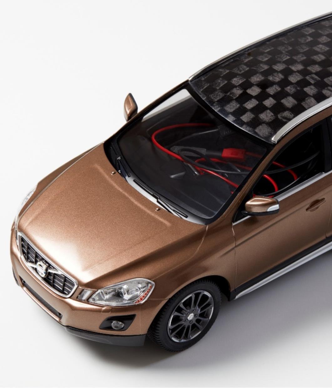 Kolfiber från förnybar skogsråvara Effekt Lättviktsmaterialet demonstrerats i en modellbil med tak och batterikomponenter av ligninbaserad kolfiber.