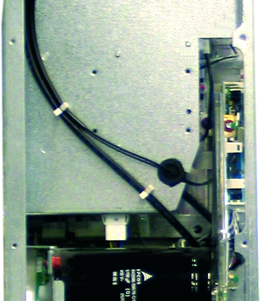 46 ACS550-02/U2 Användarhandledning Bortkoppling av varistorn på IT-(icke-direktjordade)system och hörnjordade TN-system (byggstorlek R7) VARNING!