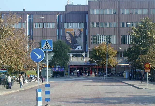 3. OM DANDERYD OCH MÖRBY CENTRUM Centrumanläggningen Mörby Centrum är Danderyds kommuncentrum och ligger ca 8 km norr om centrala Stockholm och ca 700 meter norr om Danderyds sjukhus vid E18.