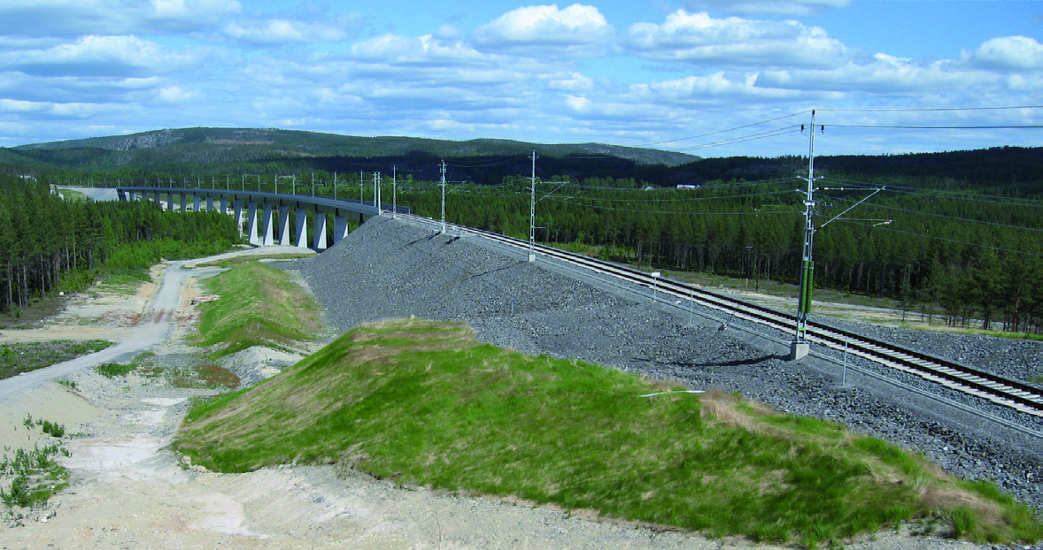 3 Åtgärder och åtgärdsbehov inom Botniska korridoren 3.7 Botniabanan Botniabanan är en 19 mil ny järnväg under byggnad. I söder ansluter banan till Ådalsbanan strax nordväst om Kramfors.