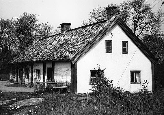 1822 kom Carin Andersdotter, född 1752 på Nylända, till torpet som inhysing. Hon var gift med Jan Jansson på Nylända, men han hade flyttat till Sipängen samma år.