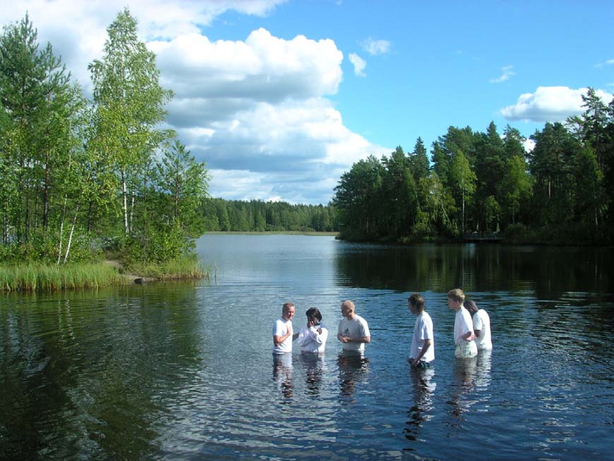 Eftersom jag som pastor även har ett annat jobb på heltid, så är vi ingen vanlig församling i den bemärkelsen där pastorn gör mycket av arbetet och kan göra hembesök hos alla.