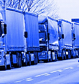Bakgrund: En ohållbar situation Transporterna står för hälften av koldioxidutsläppen i Halland Mycket tung trafik i centrala Halmstad Mer än 1 300 leveranser under en normal vecka - C:a 60 000