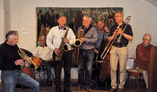 NUMMER 2/2010 ur innehållet foto: privat 3-8. Sommartoner - kultis, rock, visa, jazz, opera, klassiskt 9. Ansgarskapellet renoveras 10. Gott och blandat 12. På gång 13. Sommarmusik 14.