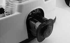Display Batteri - nivå Spänning Effekt Ljud kan sättas in åt båda hållen. Var noga med att alltid ta ut batterierna före transport. Tillverkare Frekvens Strömstyrka Resistans (ohm) Figur 5.
