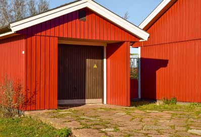 OM ÖLAND Öland är Sveriges näst största ö och dess minsta landskap. Ön är sedan 1972 förbunden med fastlandet genom Ölandsbron.