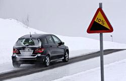 Toyota har presenterat en advanced version av sin FCHV, vilken främst skiljer genom längre räckvidd (760 km), tack vare en annan typ av tank på 700 bar och förbättrad verkningsgrad i fordonet.