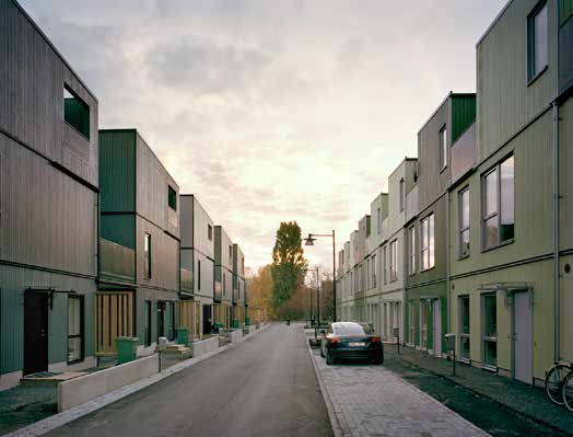 34 3.5 Stadsplaneringen utgår från alla befolkningsgruppers behov och möjlighet att leva sida vid sida. Stadsradhus i Fittja, Kjellander & Sjöberg. Foto: Johan Fowelin T. h.