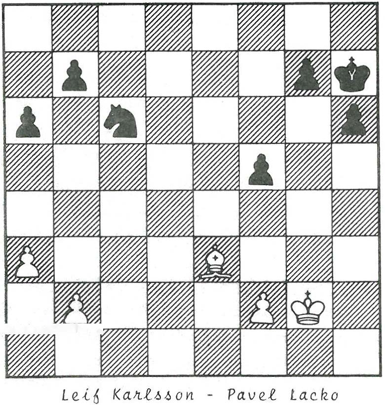 35. Tg6:+ fg 36. Dg6+ Kf8 37. Th5 cb+ 38. Kb1 Dd4 39. Tf5+ Lf5: 40. Df5: ger remi. 35. - Kf8 36. Dh8+ Dh8: 37. Th8:+ Kg7 38. Tc8: cb2+ 39. Kb2: Lc8: 40.