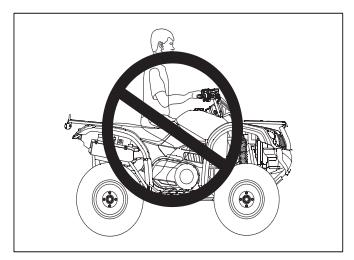 Handhavande / Säkerhet Använda fordonet utan att bära en godkänd hjälm, ögonskydd och skyddande klädsel Vad kan hända Att använda fordonet utan en godkänd hjälm ökar risken för en allvarlig