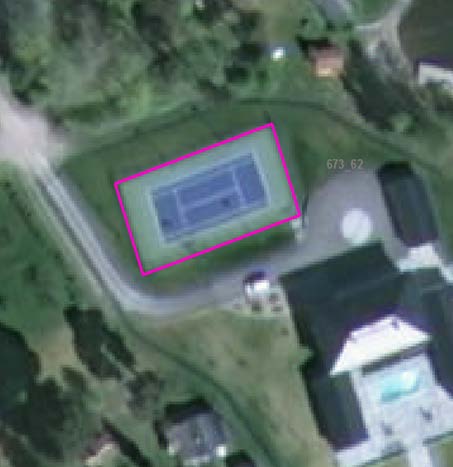 Leverans från kommunen: En tennisbana Lantmäteriet: Enligt