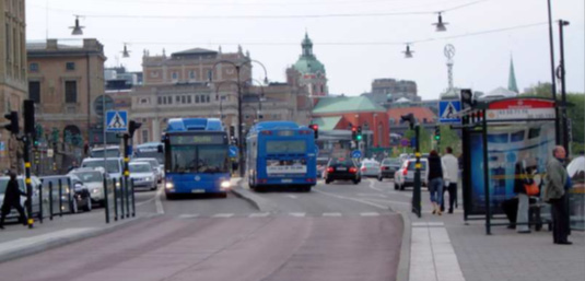 Strategi 53 Ledbussar Ledbussar är den vanligaste fordonstypen för stombusslinjer i Sverige och är den fordonstyp som idag trafikerar det ytliggande stomnätet i innerstaden.