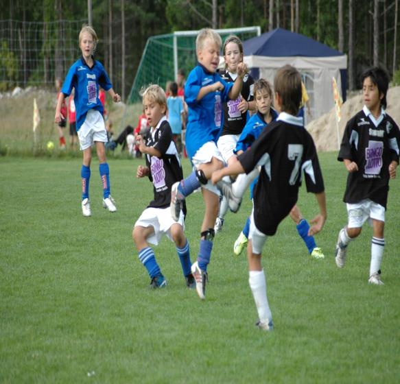 Jämnare matcher Roligare och bättre spel Alla skall få vara med Spela, lek och lär är mottot för all barn- och ungdomsfotboll. I 7-mannafotbollen är inte det viktigaste att vinna.