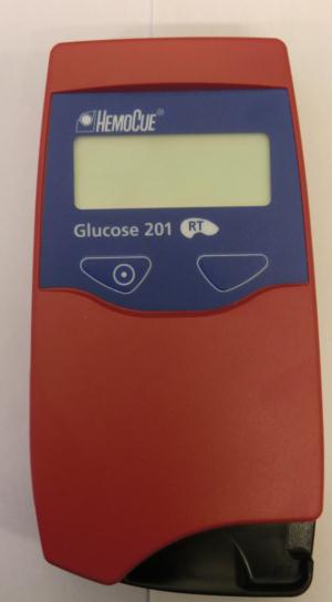 3(15) Beskrivning HemoCue P-Glucose är ett system för att bestämma totalhalten av glukos i helblod. Systemet består av engångskyvetter med reagens i torr form och en specialkonstruerad fotometer.