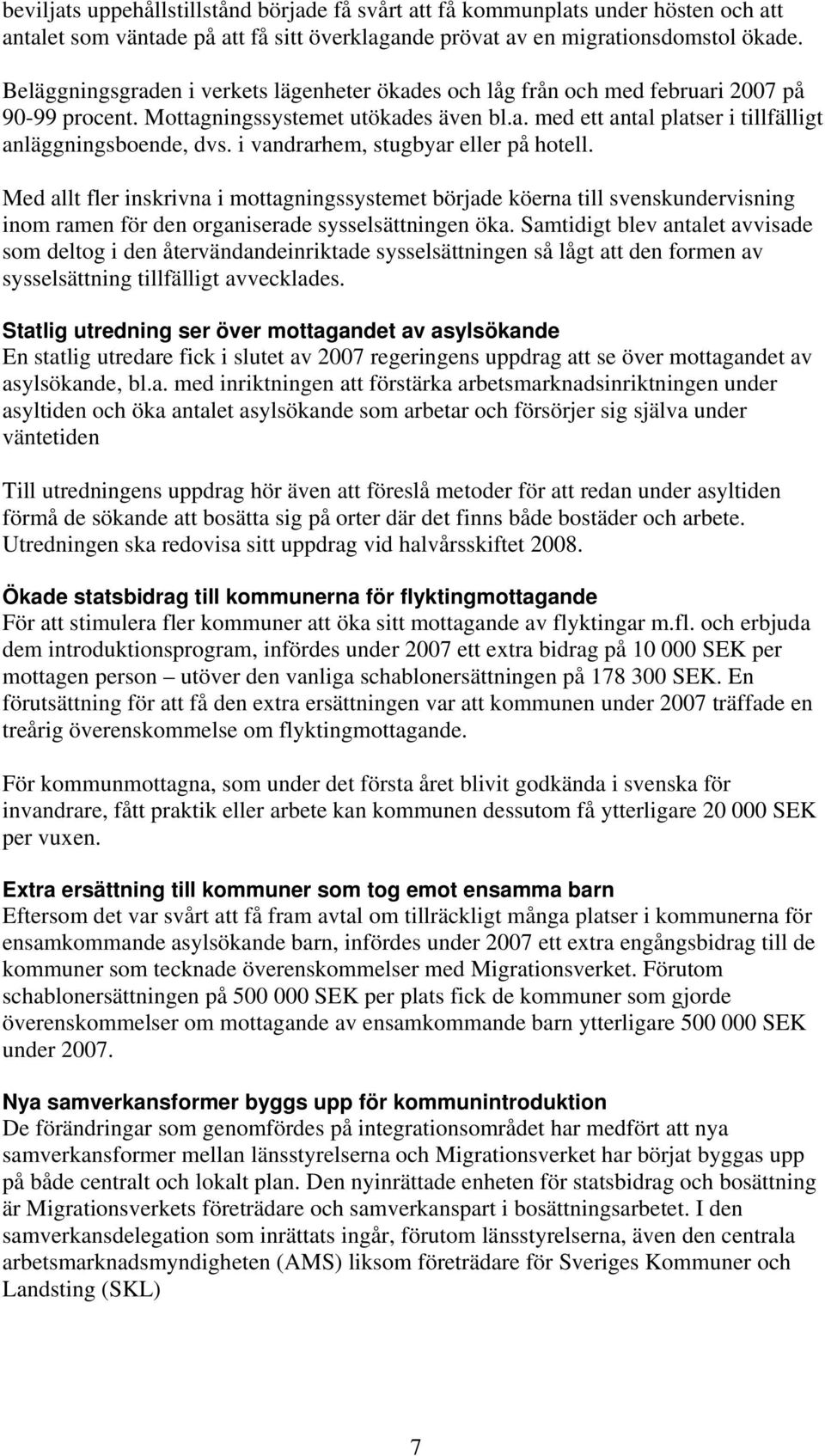 i vandrarhem, stugbyar eller på hotell. Med allt fler inskrivna i mottagningssystemet började köerna till svenskundervisning inom ramen för den organiserade sysselsättningen öka.